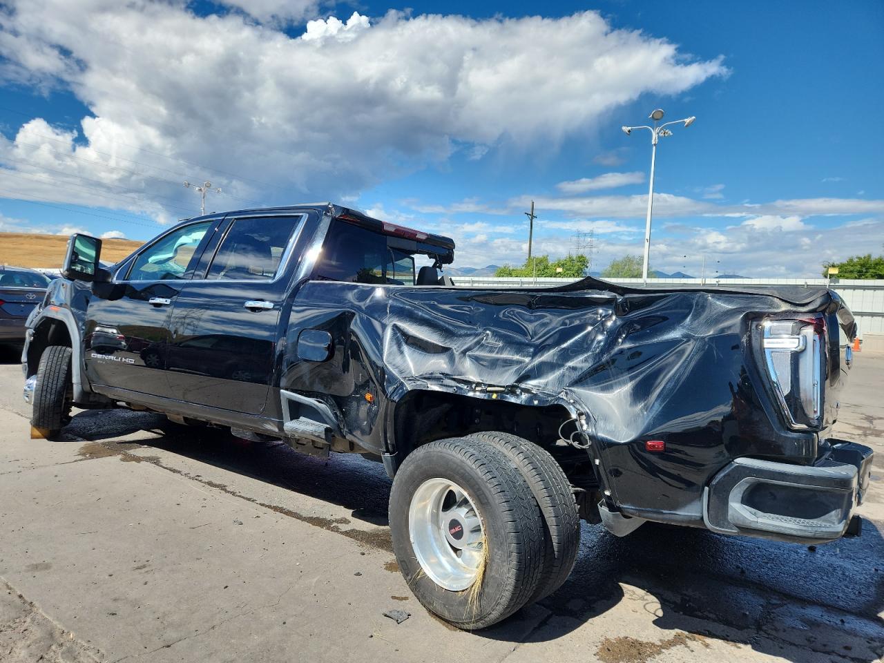 GMC Sierra K3500 Denali Image 4