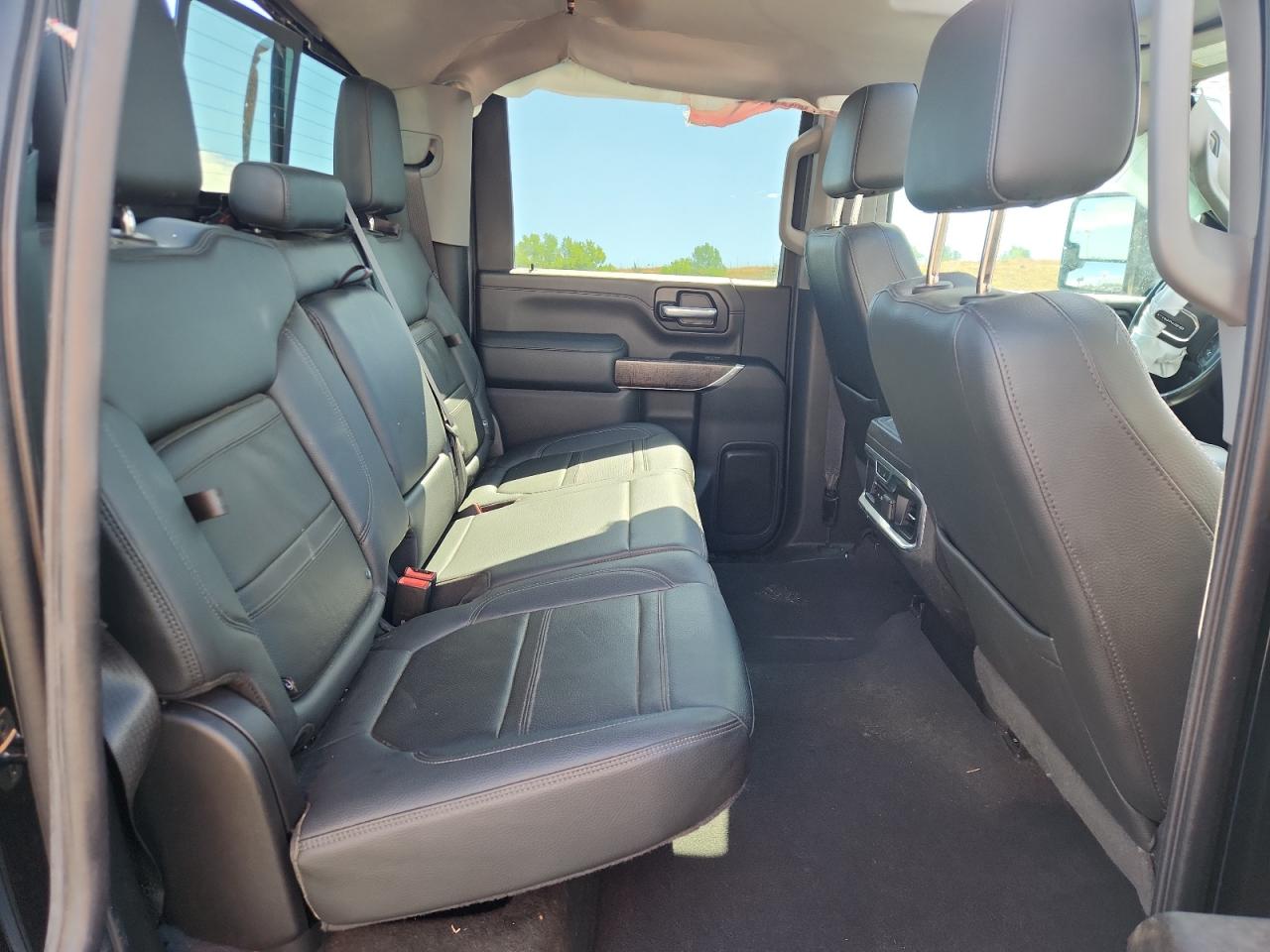 GMC Sierra K3500 Denali Image 8