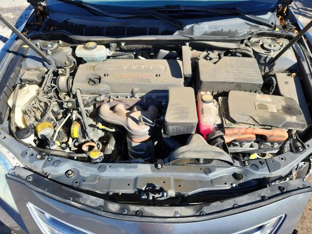 Toyota Camry Hybrid Image 9