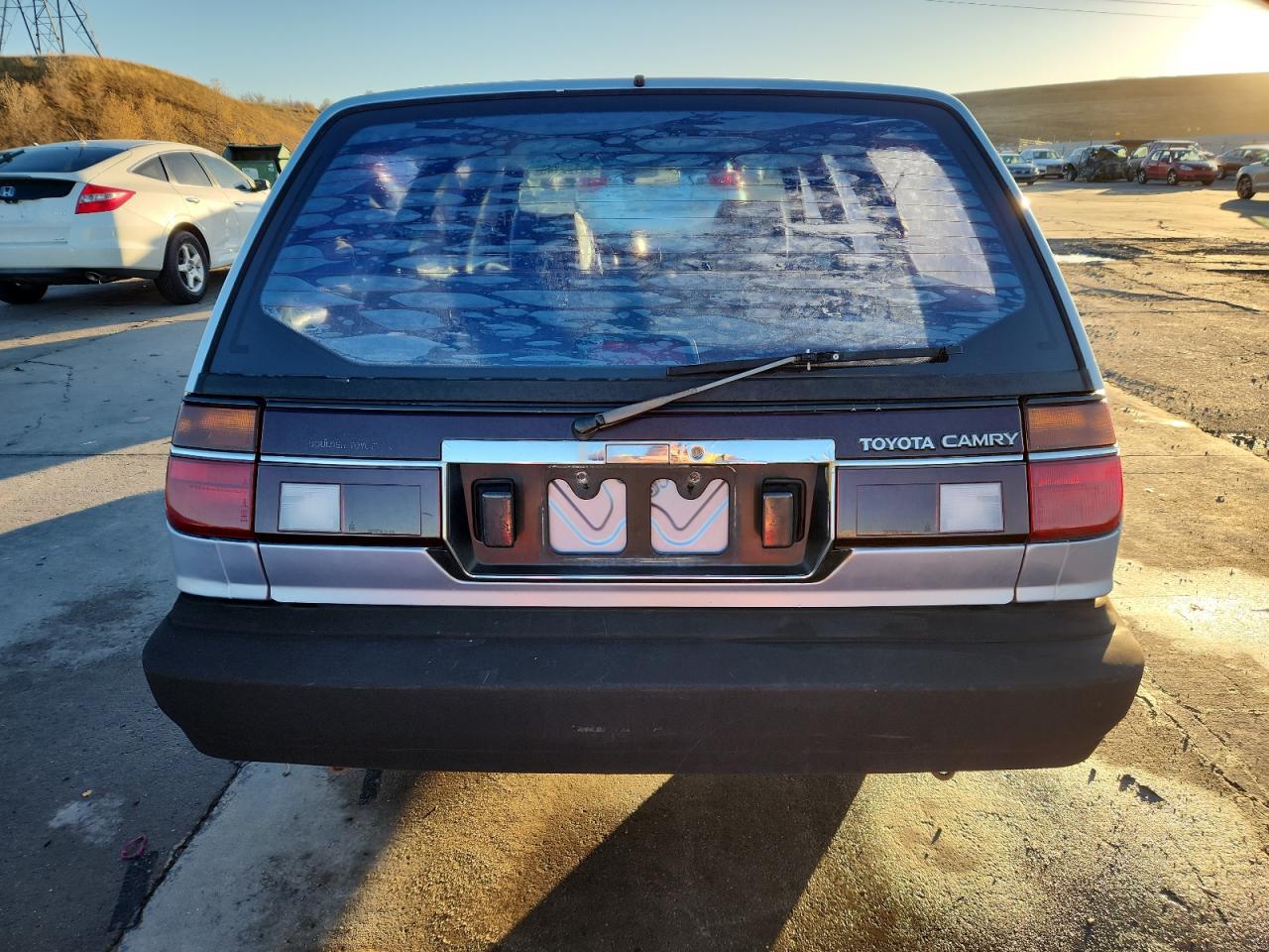 Toyota Camry Dlx Image 3