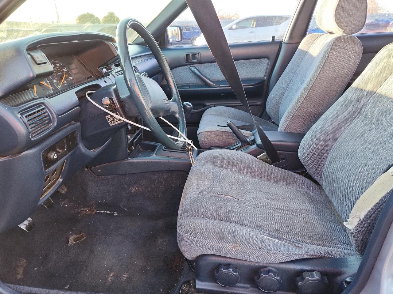 Toyota Camry Dlx Image 12