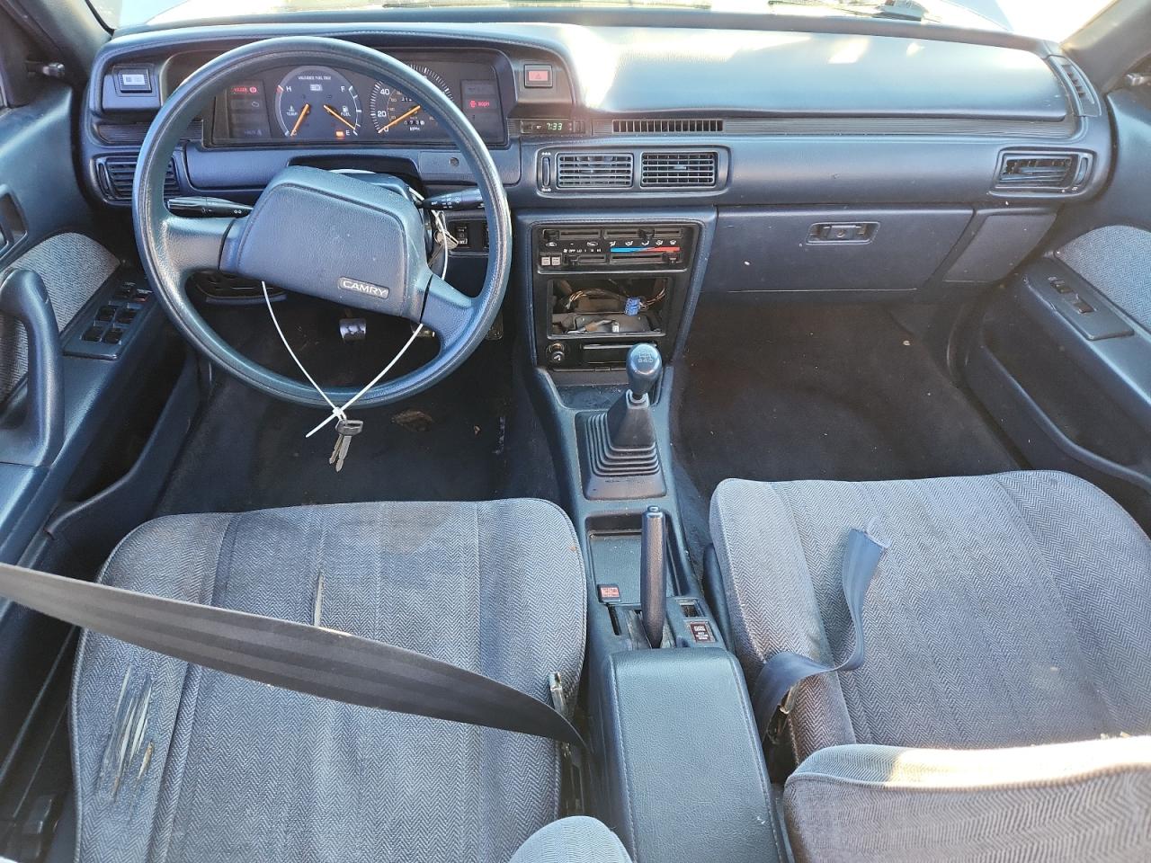 Toyota Camry Dlx Image 2