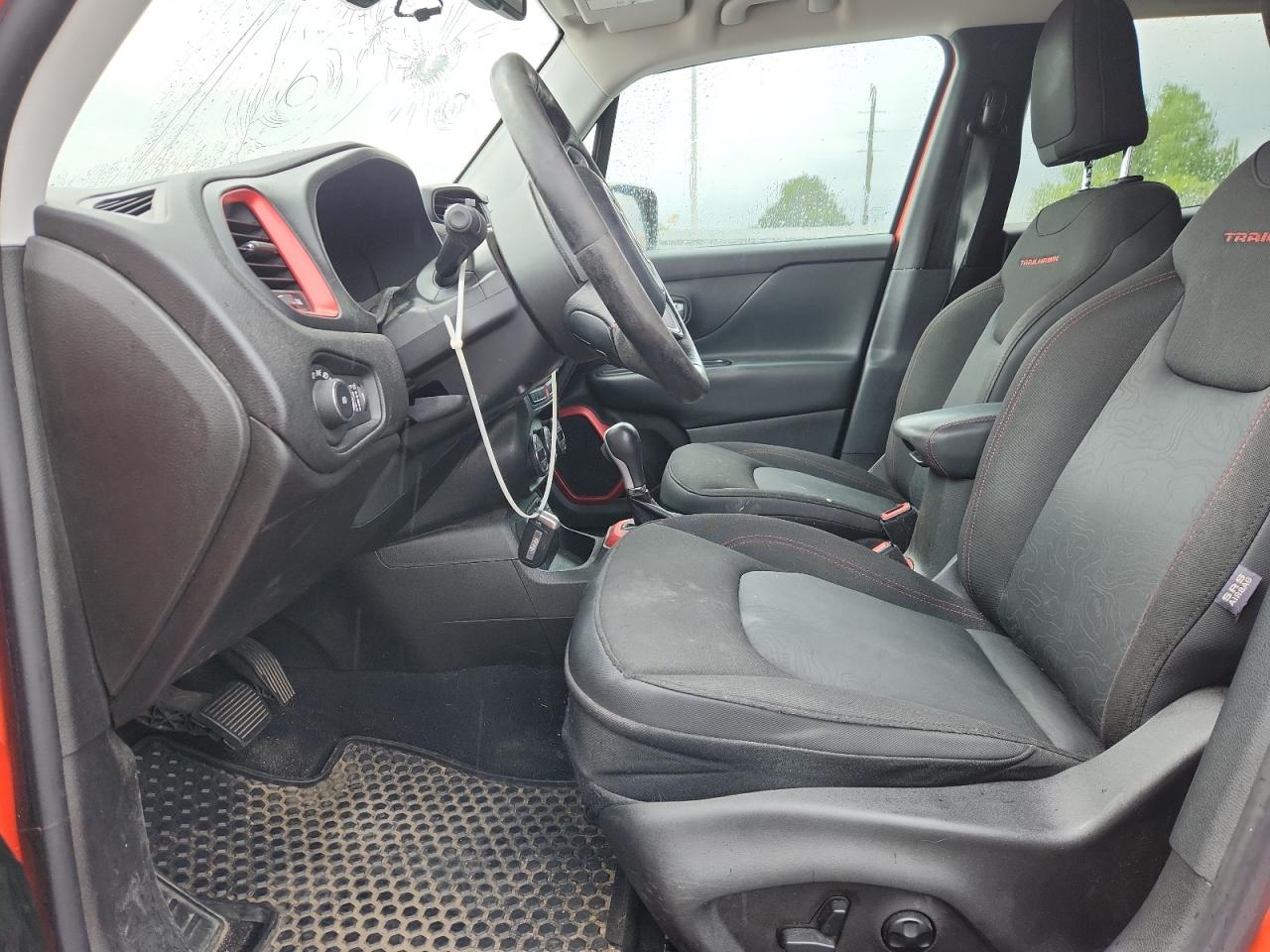 Jeep Renegade Trailhawk Image 12