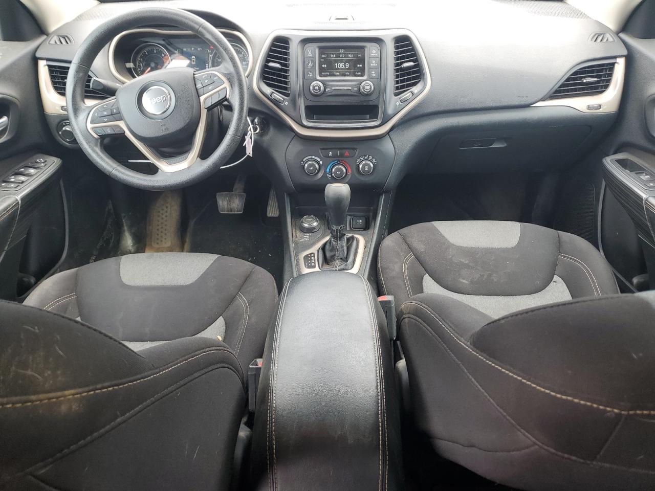 Jeep Grand Cherokee Sport Image 4