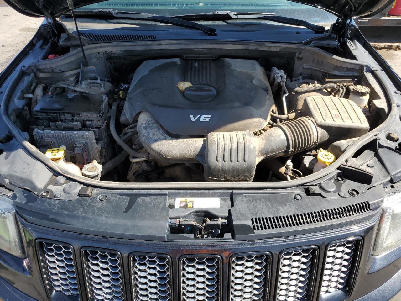 Jeep Grand Cherokee Laredo Image 8