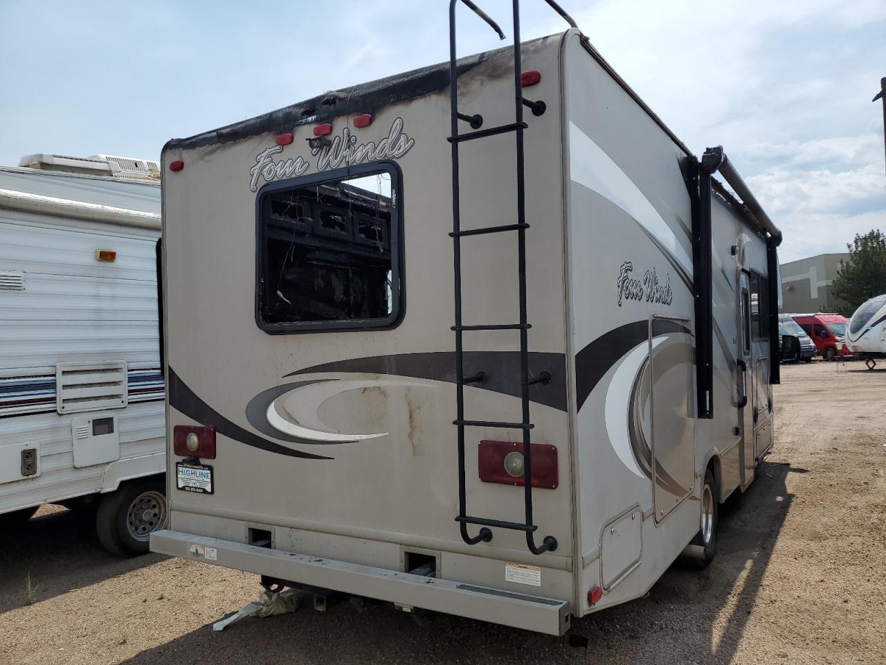 Ford Econoline E450 Super Duty Cutaway Van Image 4