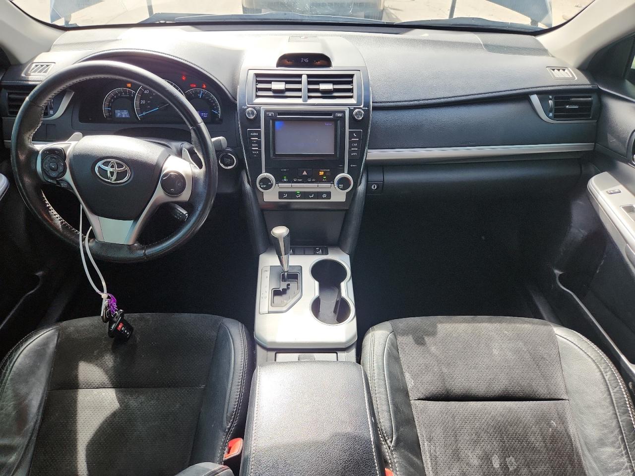 Toyota Camry Base Image 8