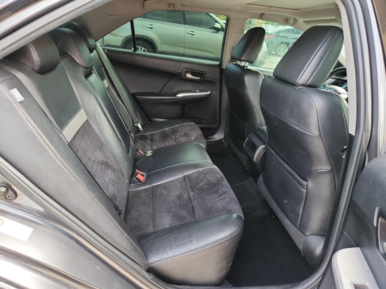 Toyota Camry Base Image 10