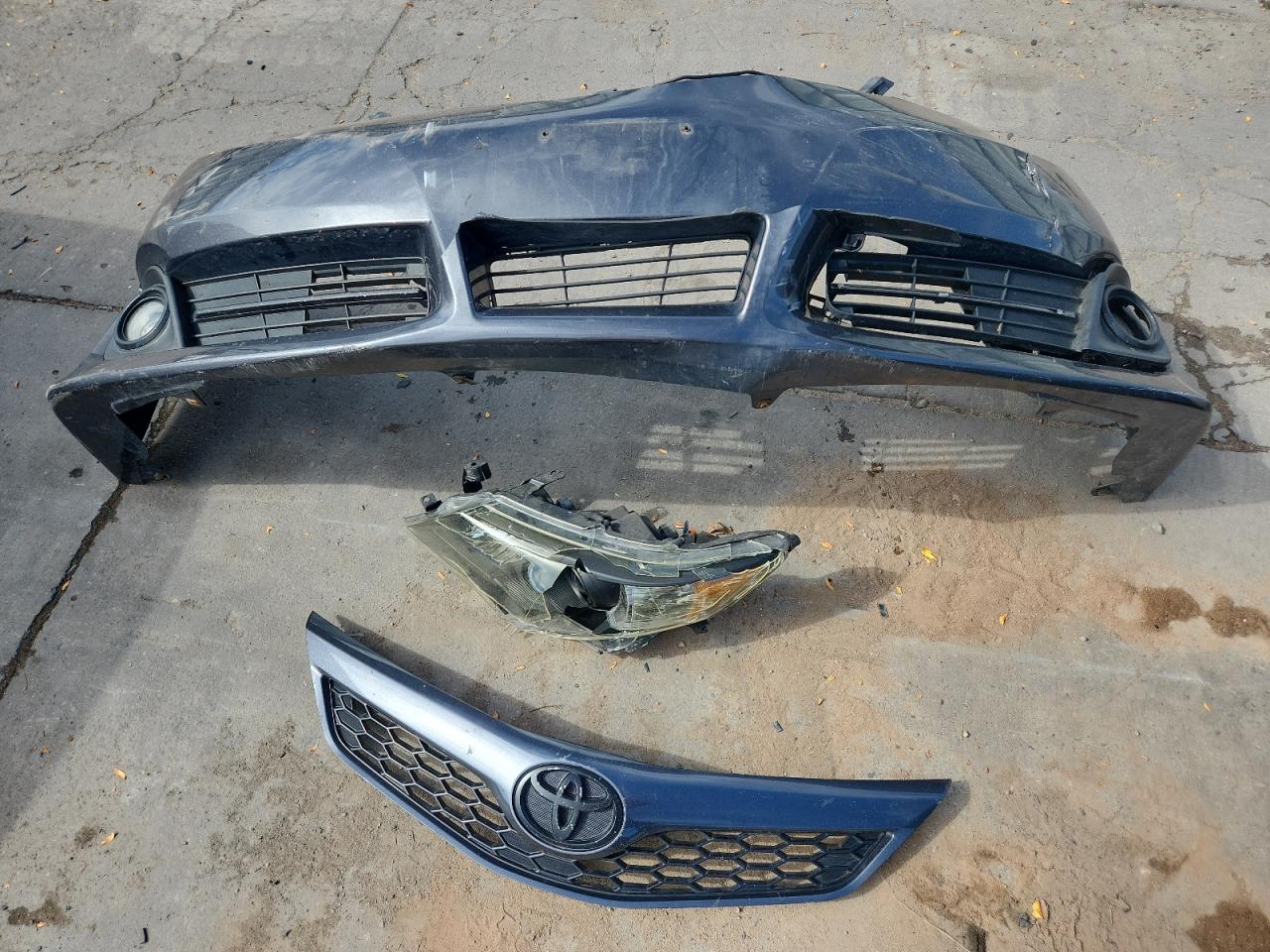 Toyota Camry Base Image 9