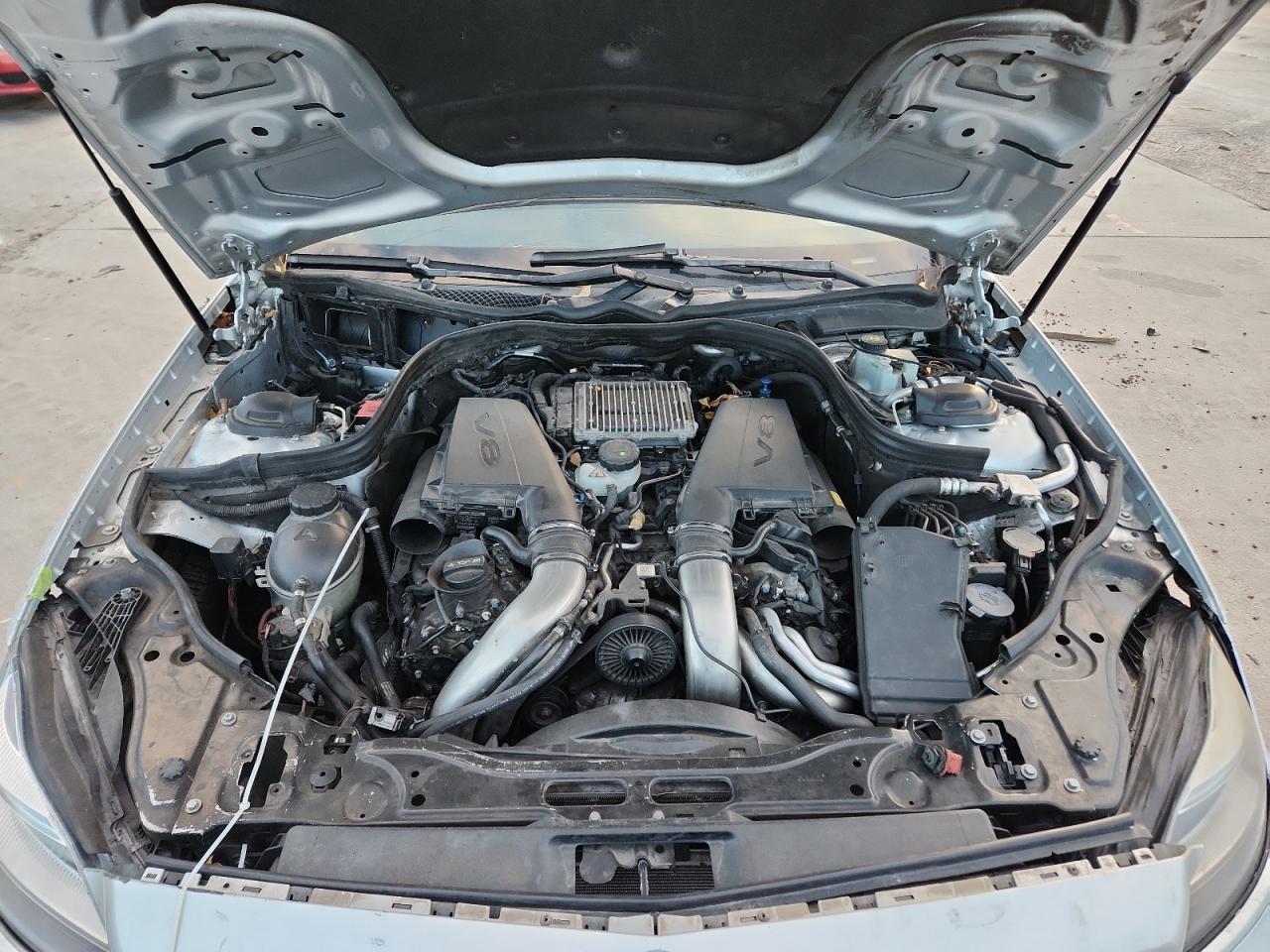 Mercedes-Benz Cls-class 550 4matic Image 8