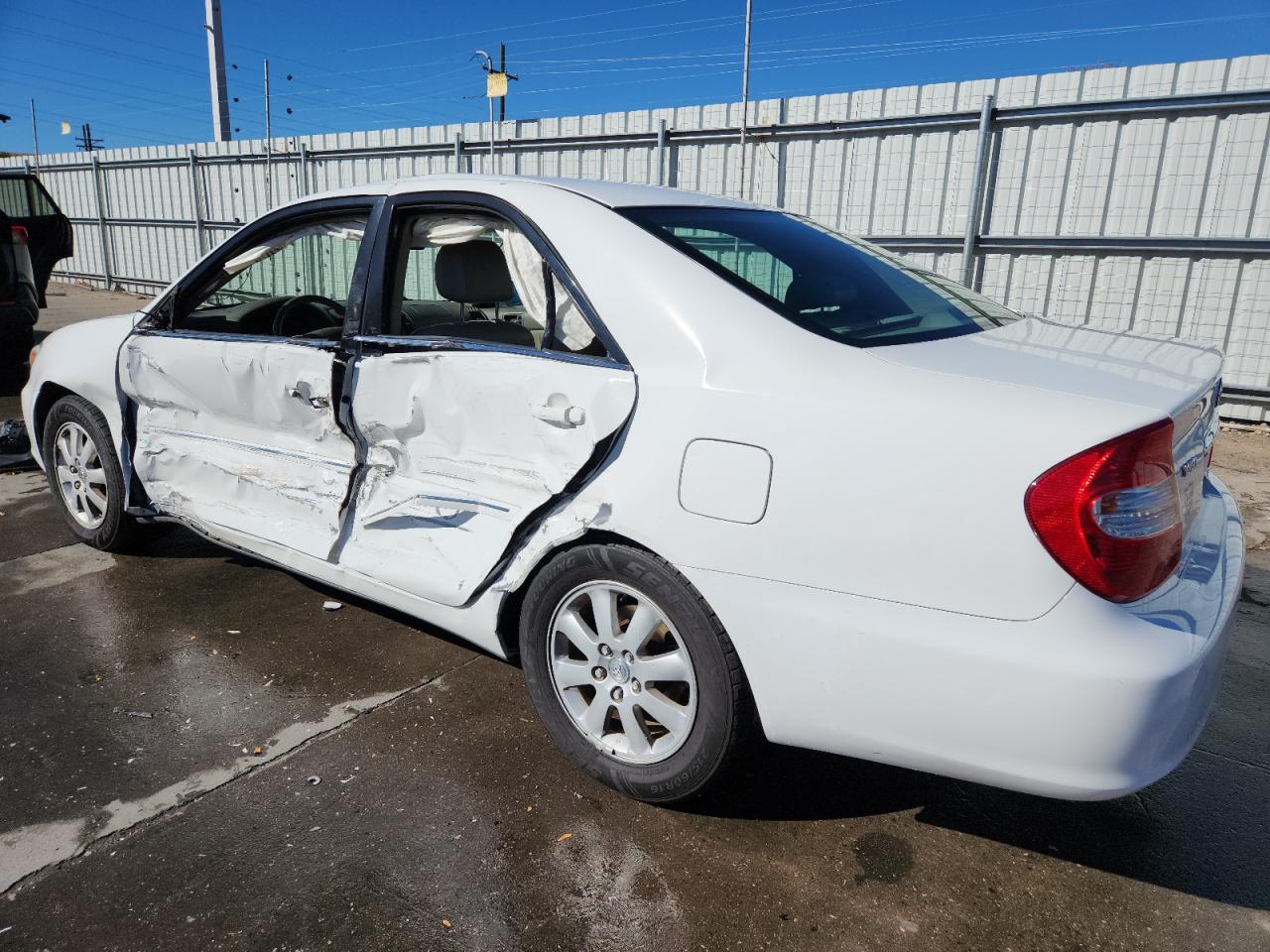 Toyota Camry Le Image 3