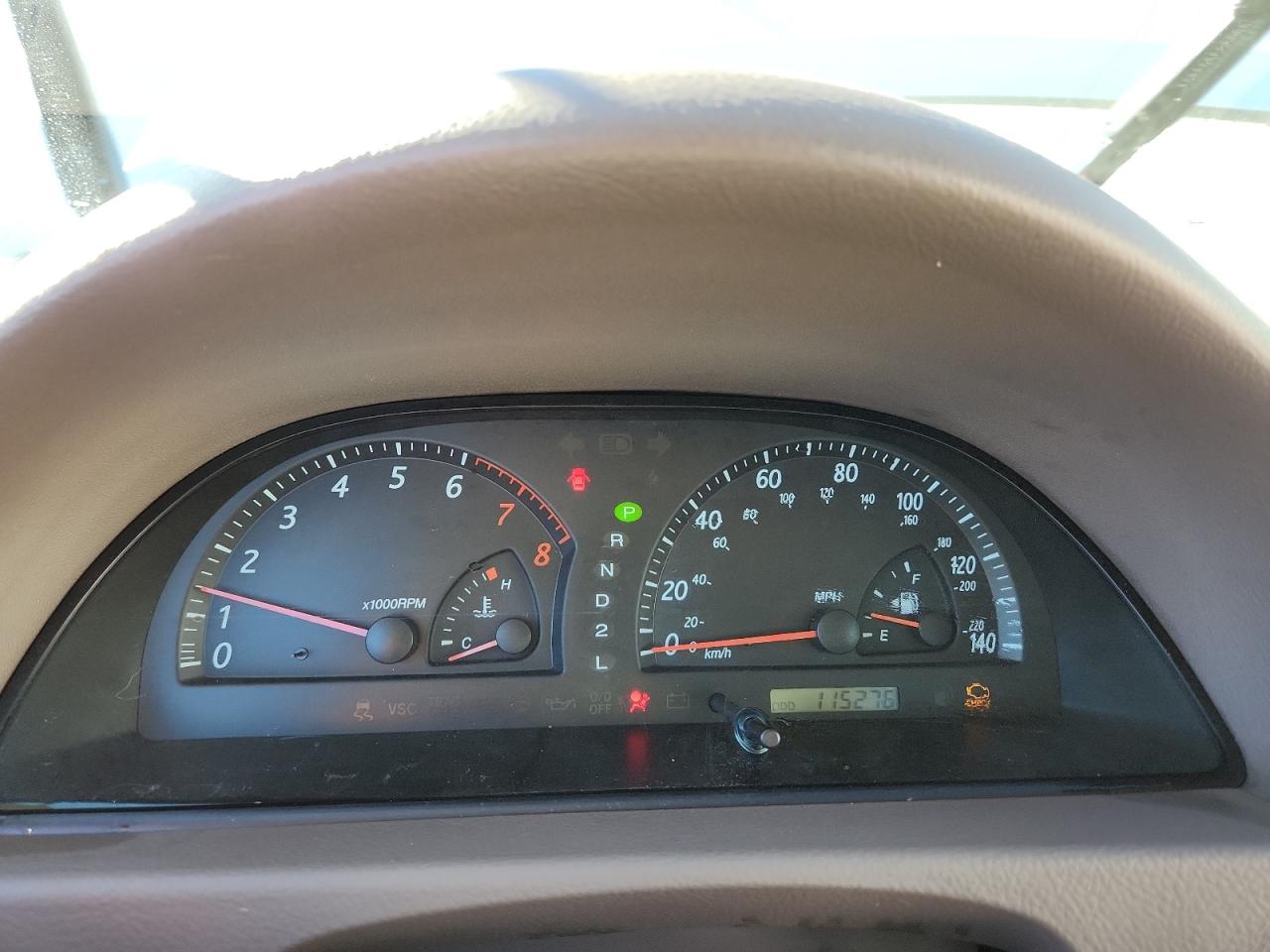 Toyota Camry Le Image 4