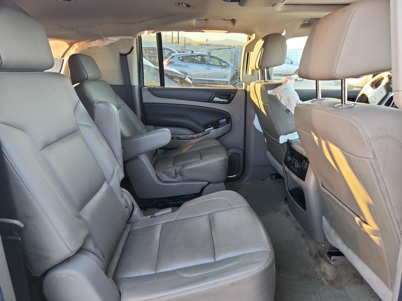 Chevrolet Suburban K1500 Premier Image 2