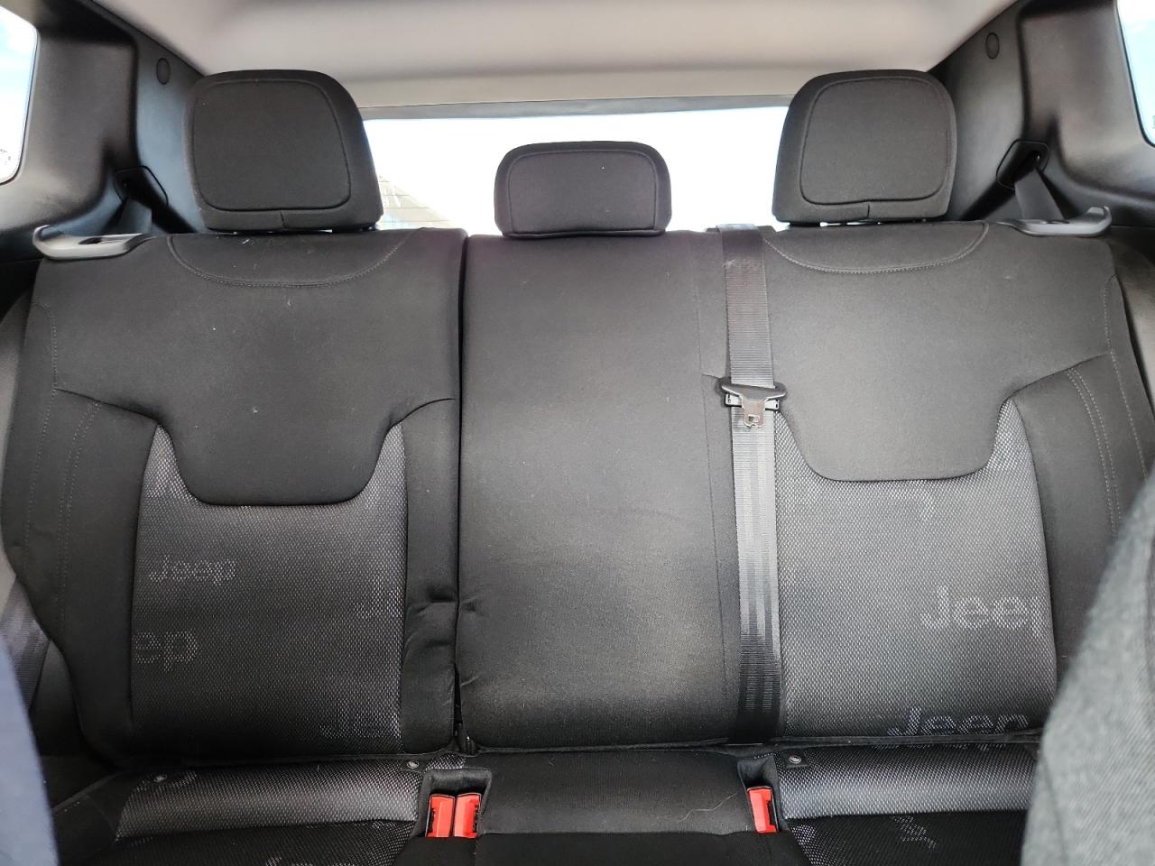 Jeep Renegade Latitude Image 8