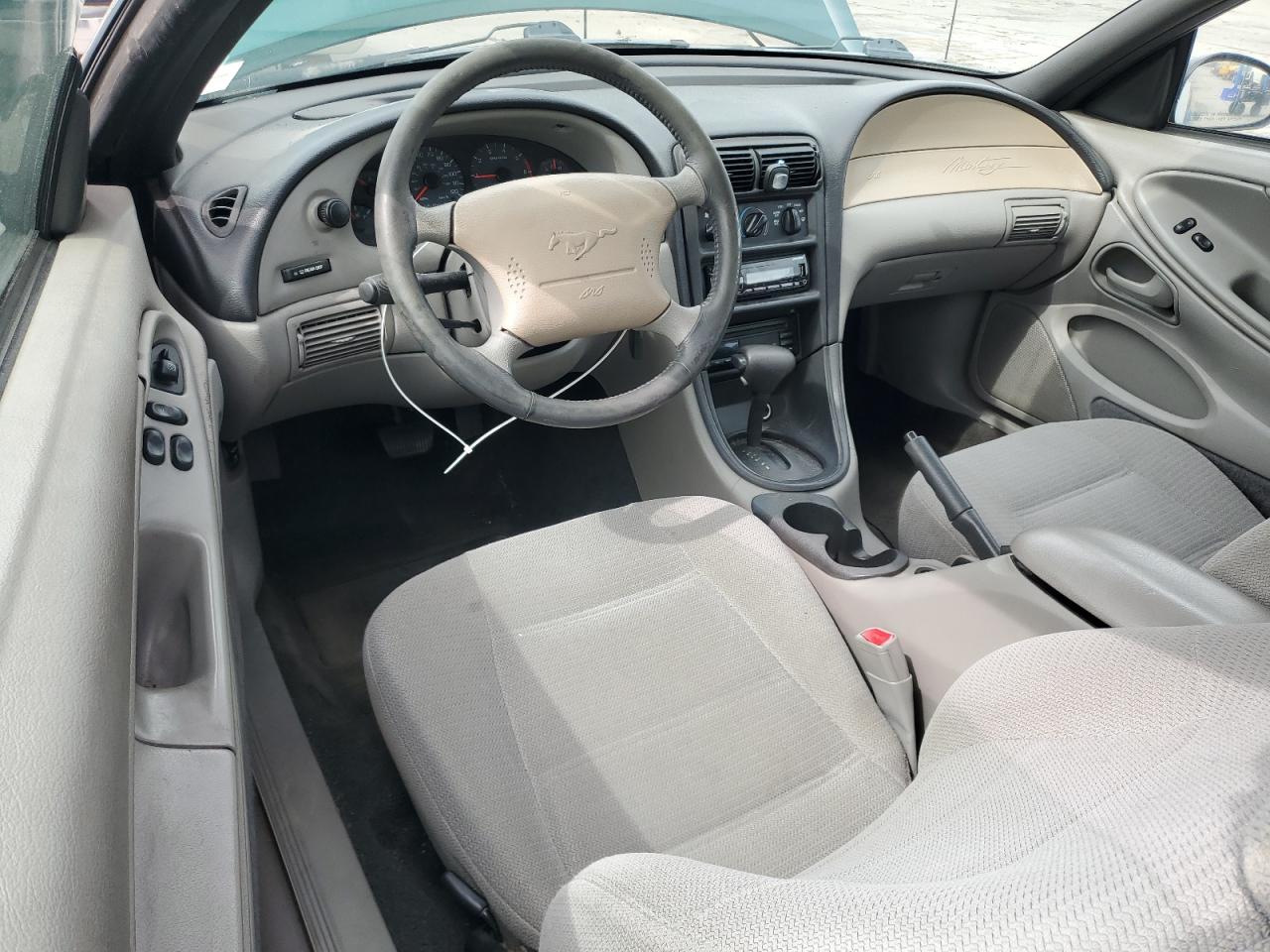 Ford Mustang Image 12