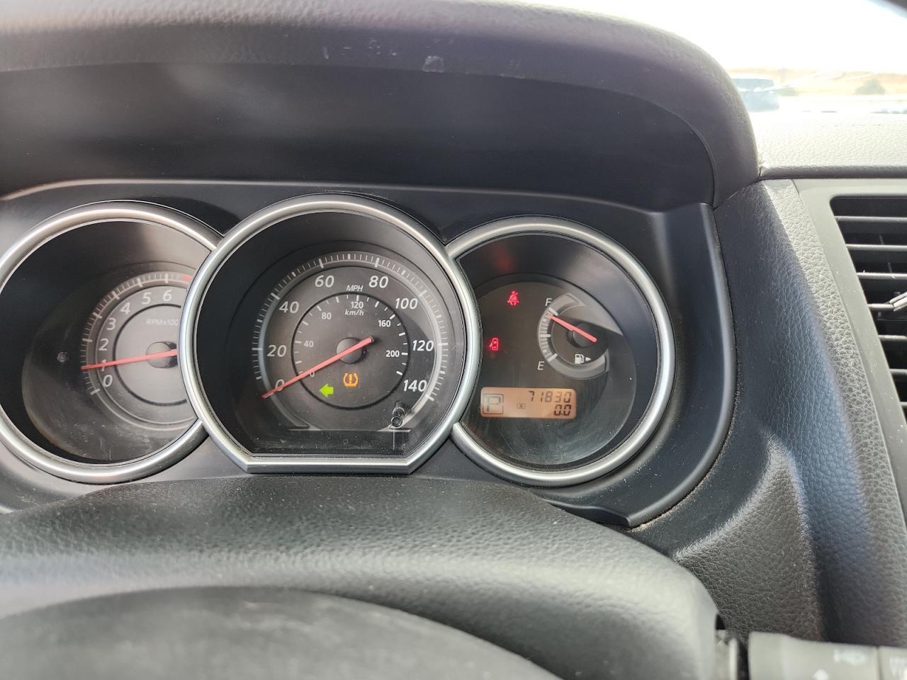 Nissan Versa S Image 9