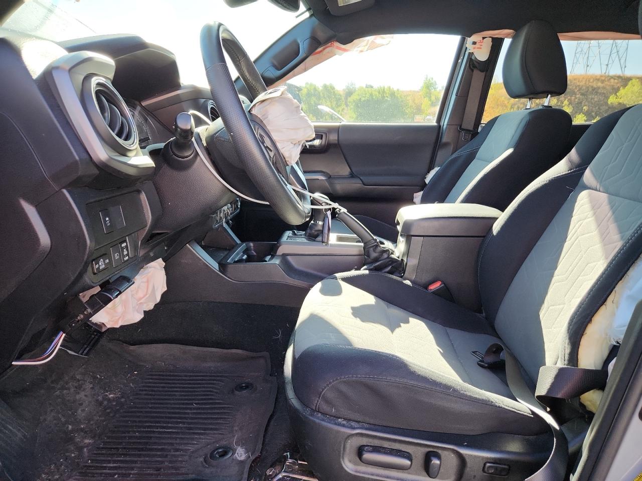 Toyota Tacoma Double Cab Image 4