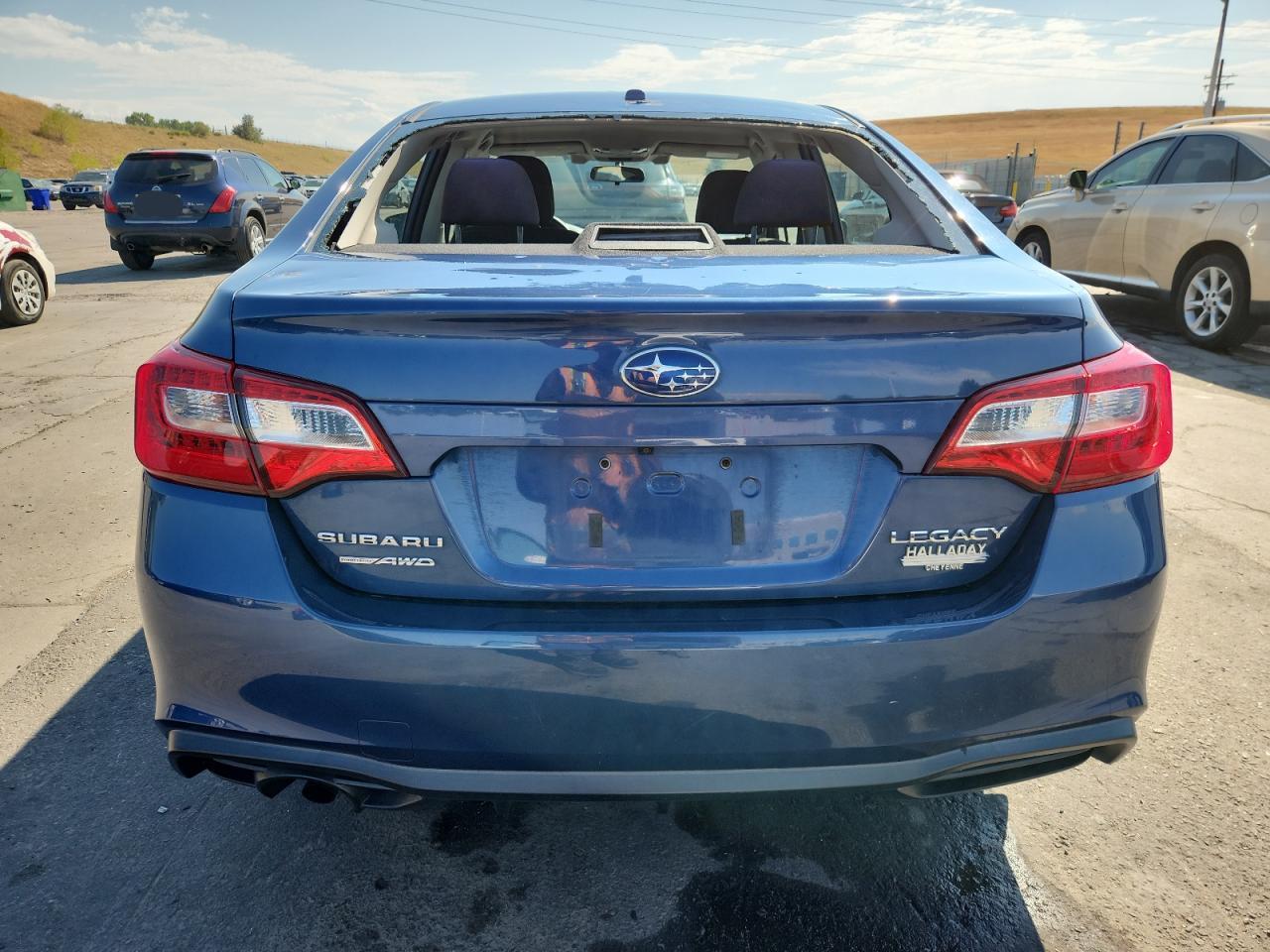 Subaru Legacy 2.5i Image 6