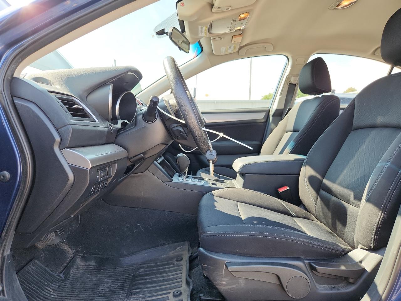 Subaru Legacy 2.5i Image 12