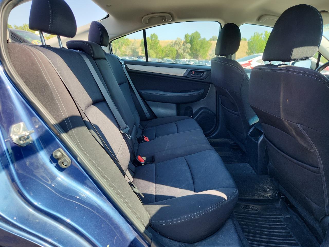 Subaru Legacy 2.5i Image 7