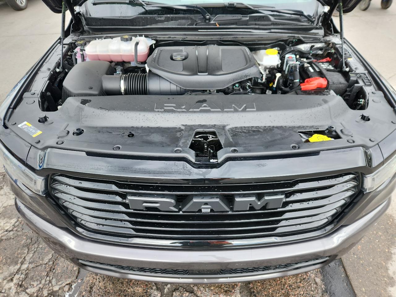 Ram 1500 Laramie Image 10