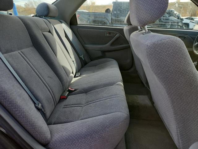 Toyota Camry Ce Image 4