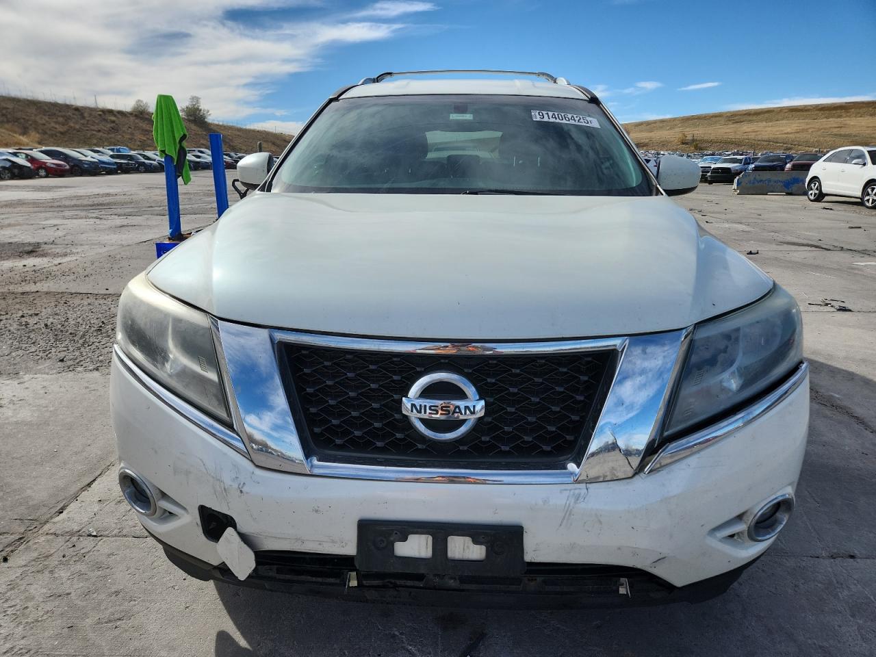 Nissan Pathfinder S Image 3