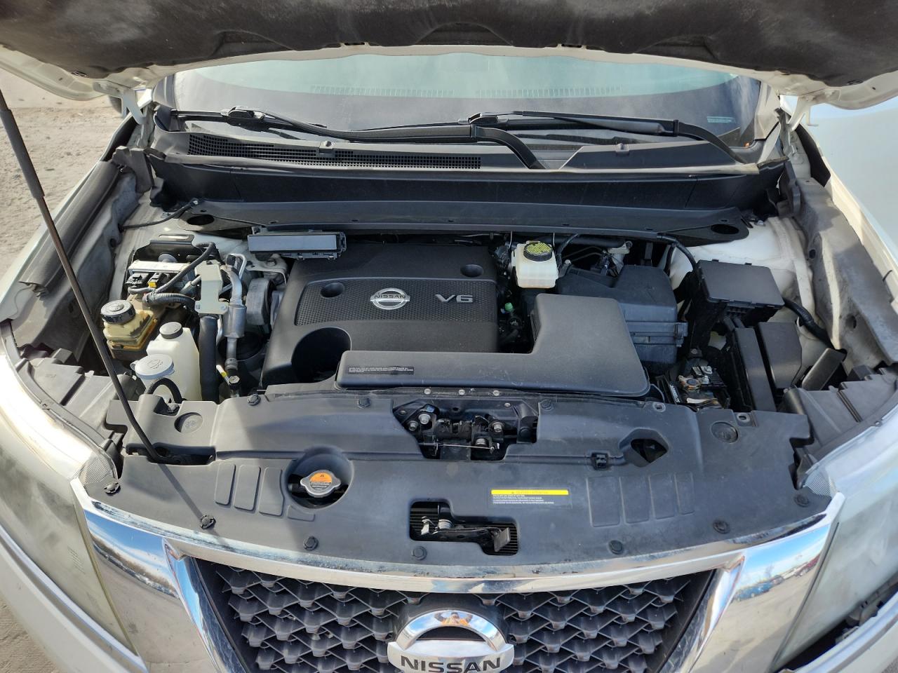 Nissan Pathfinder S Image 10