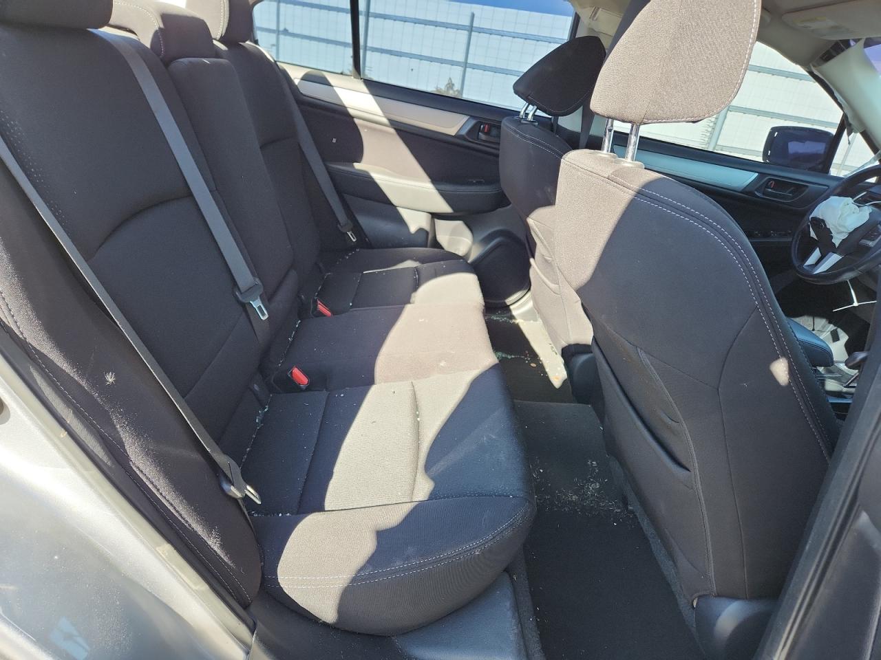 Subaru Legacy 2.5i Image 4