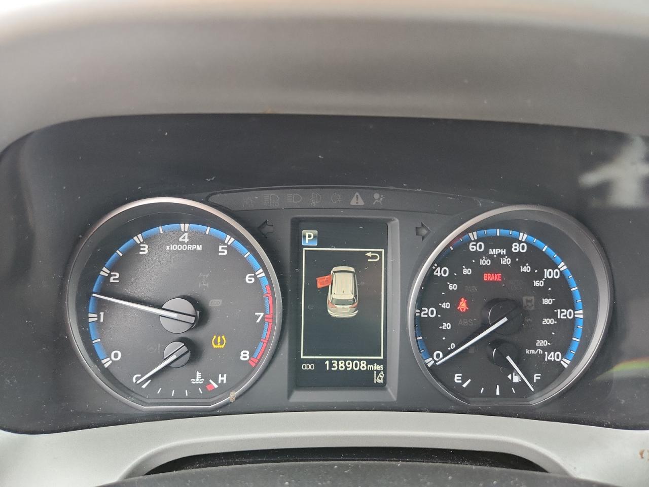 Toyota RAV4 Le Image 8