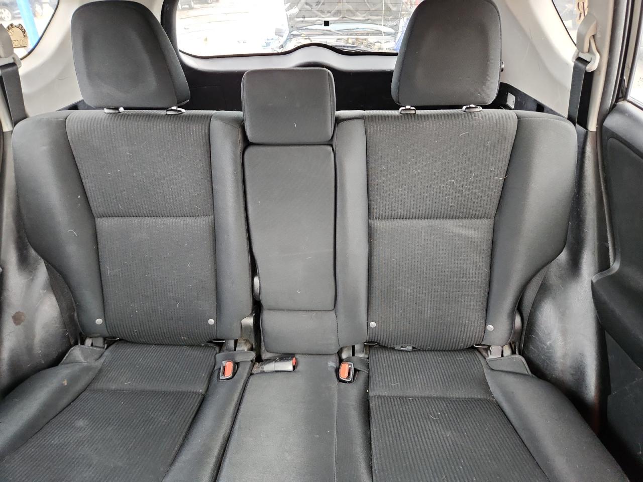 Toyota RAV4 Le Image 10