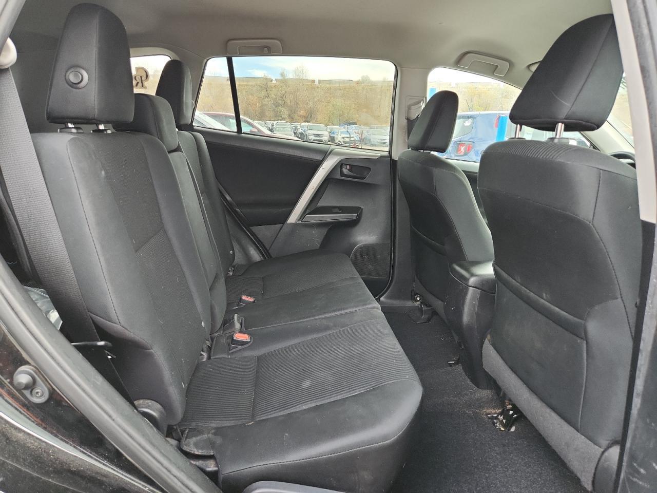 Toyota RAV4 Le Image 3