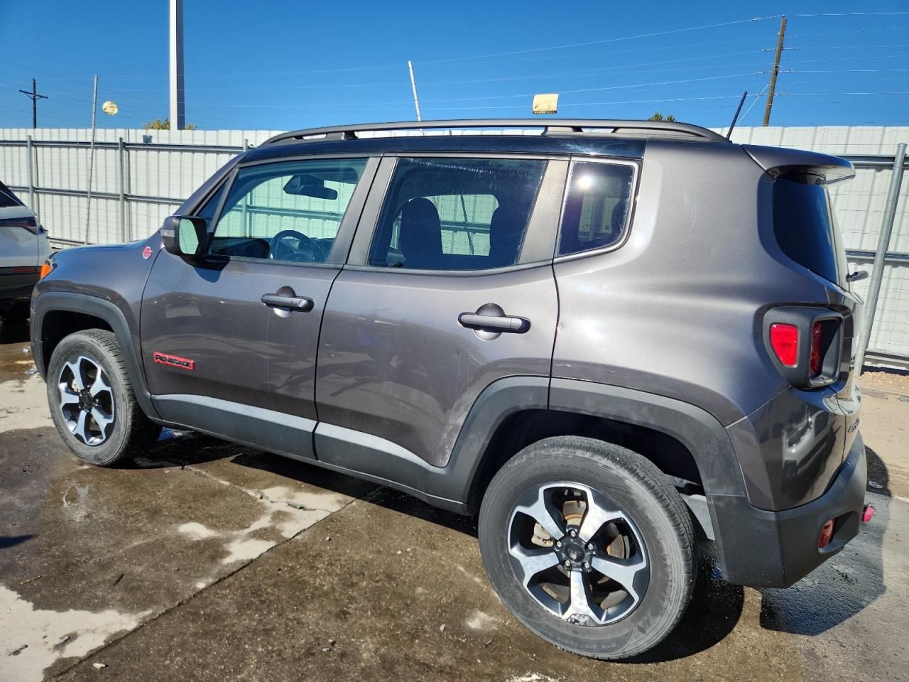 Jeep Renegade Trailhawk Image 6
