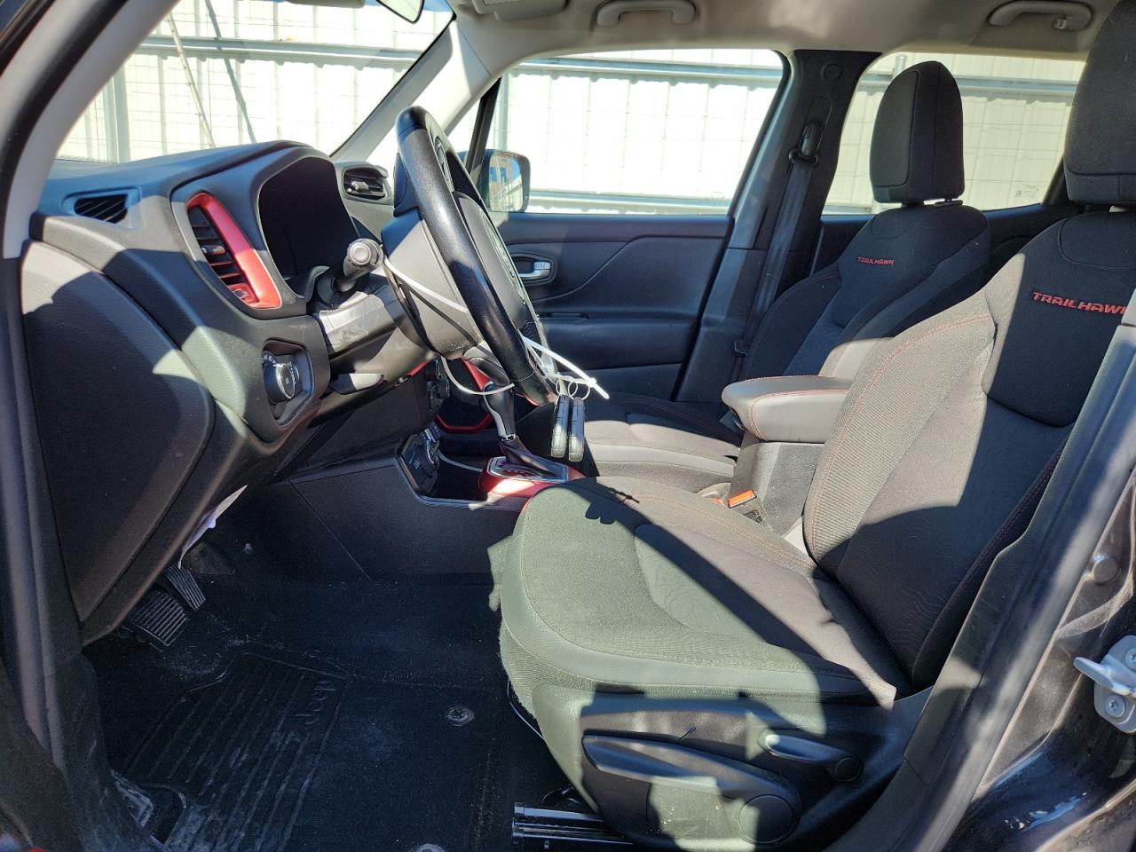 Jeep Renegade Trailhawk Image 3