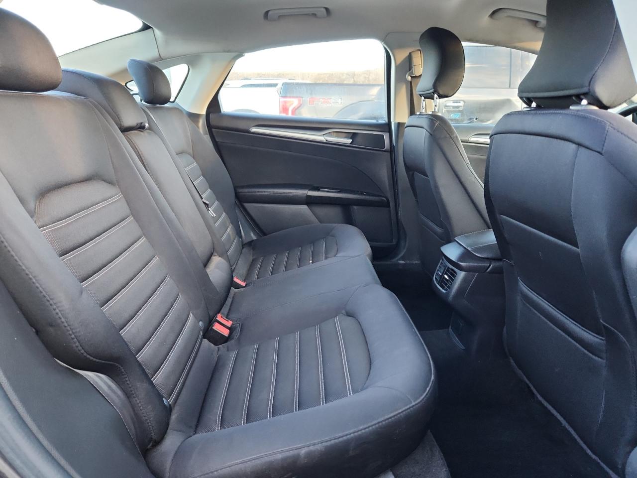 Ford Fusion Se Image 6