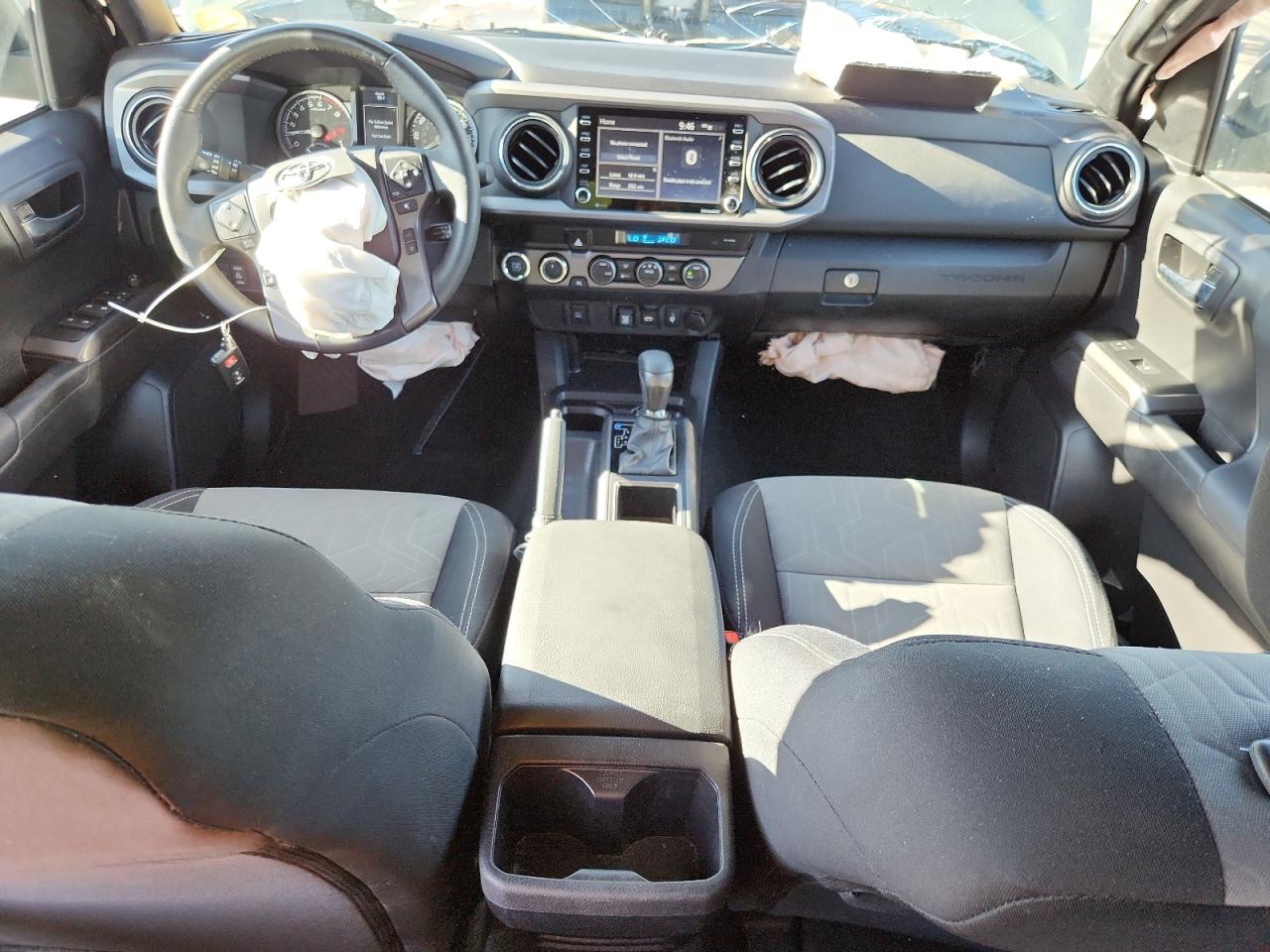 Toyota Tacoma Double Cab Image 12