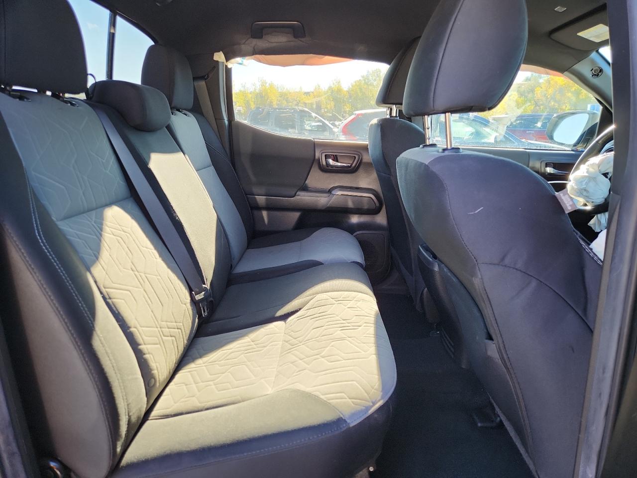 Toyota Tacoma Double Cab Image 8