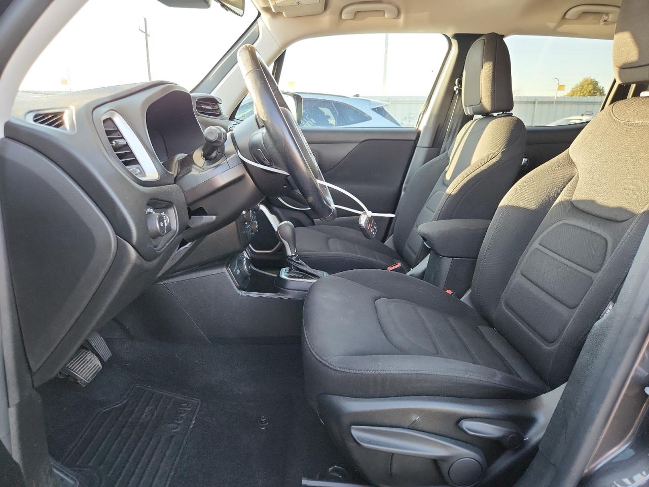 Jeep Renegade Latitude Image 7