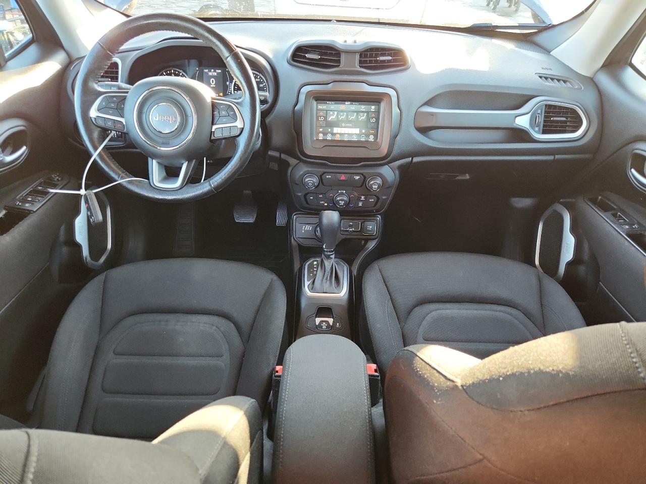 Jeep Renegade Latitude Image 12