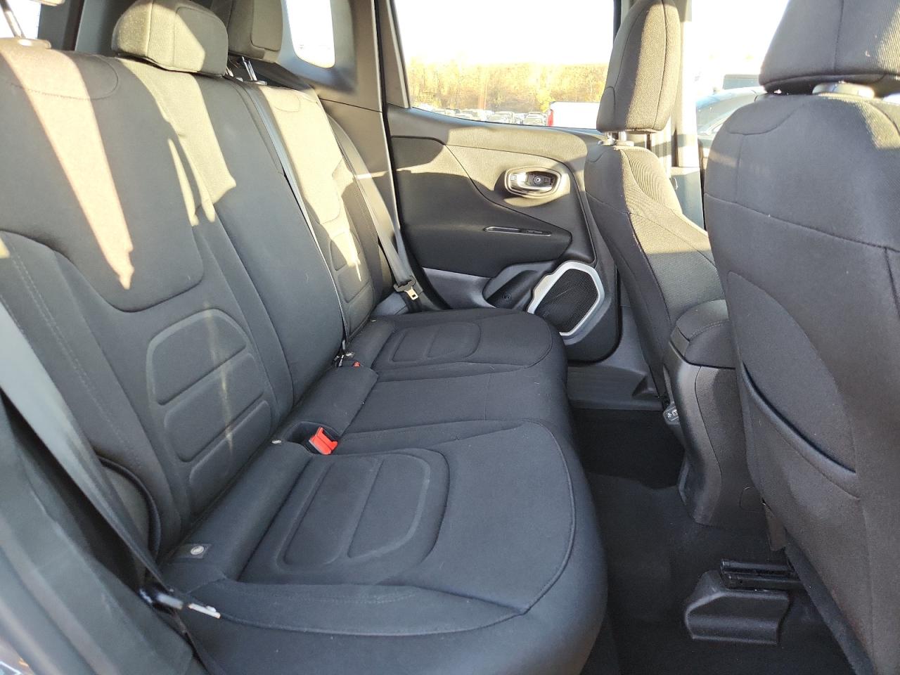 Jeep Renegade Latitude Image 11