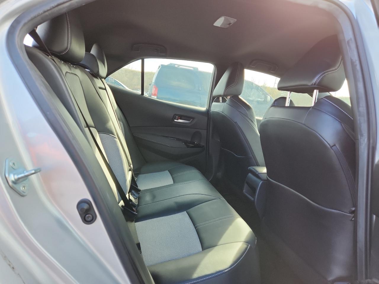 Toyota Corolla Xse Image 9