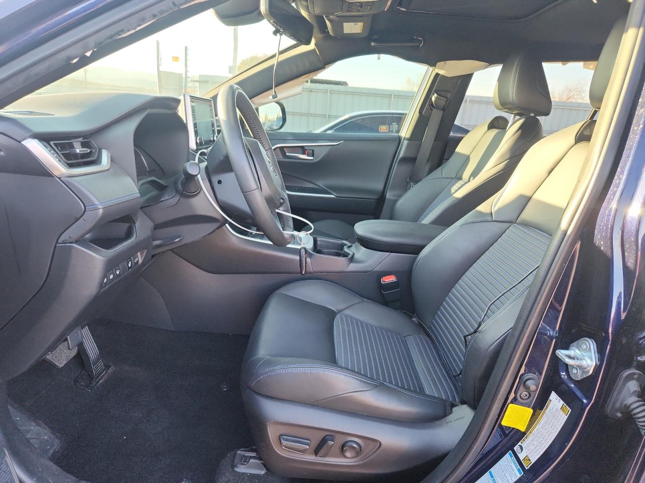 Toyota RAV4 Xse Image 5