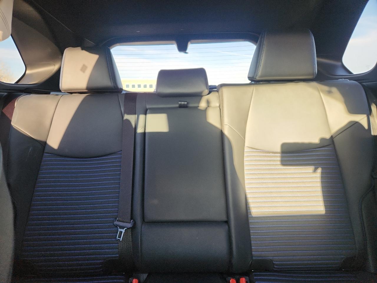 Toyota RAV4 Xse Image 9