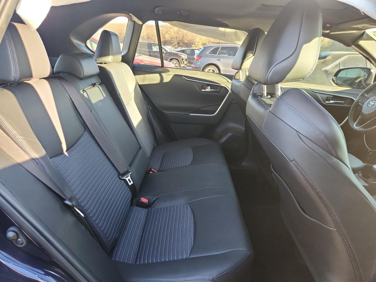 Toyota RAV4 Xse Image 8