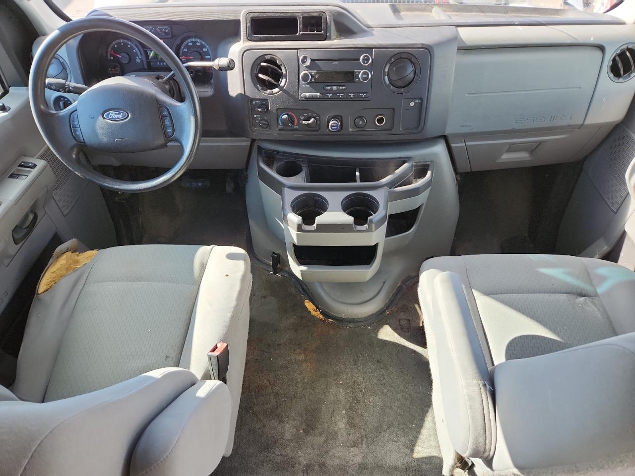 Ford Econoline E350 Super Duty E350 Super Duty Wagon Image 7