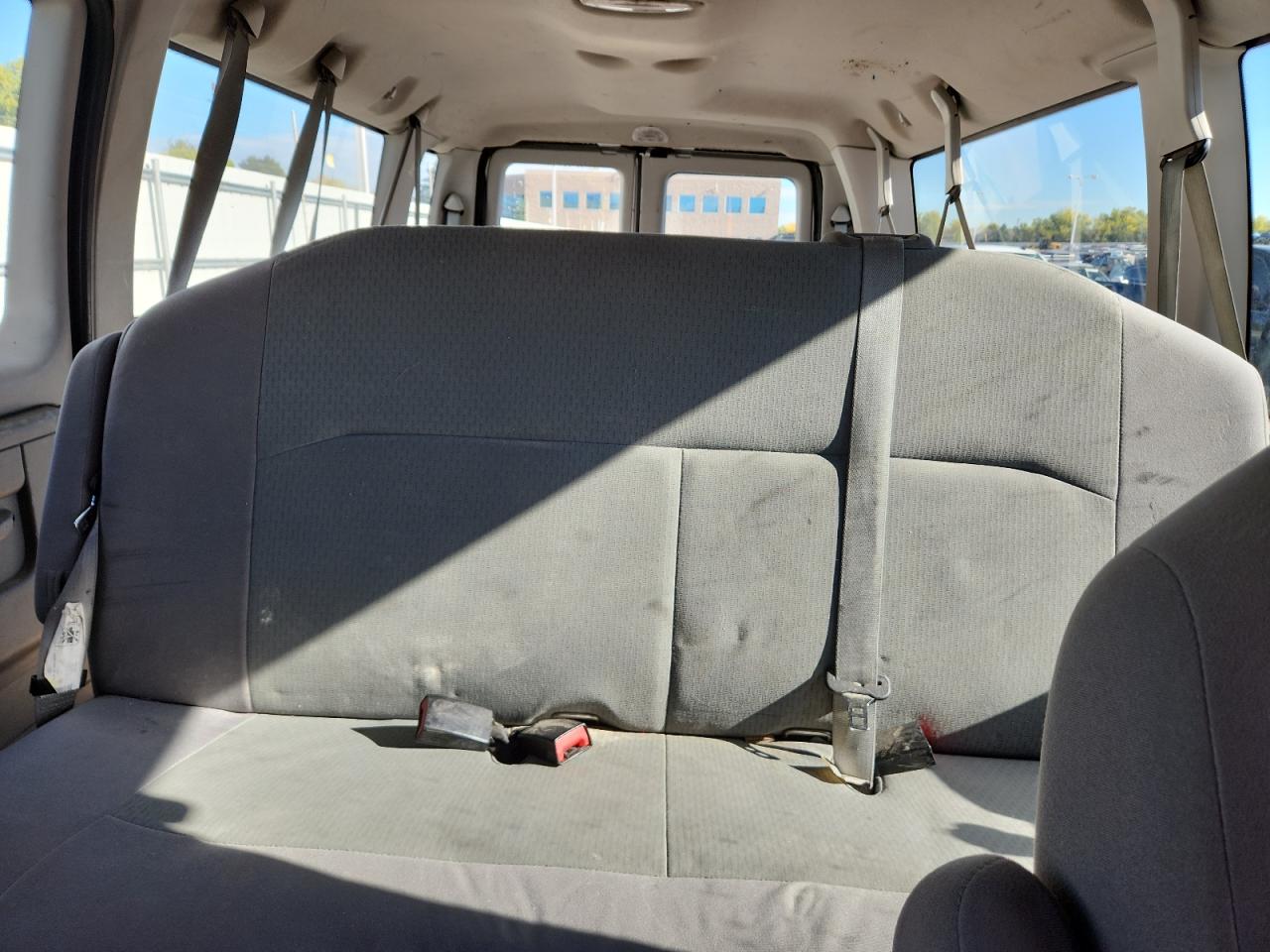 Ford Econoline E350 Super Duty E350 Super Duty Wagon Image 9