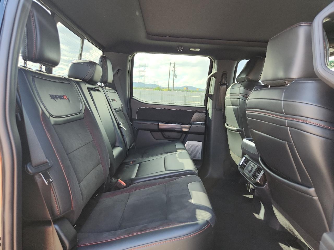 Ford F-150 Raptor Image 9