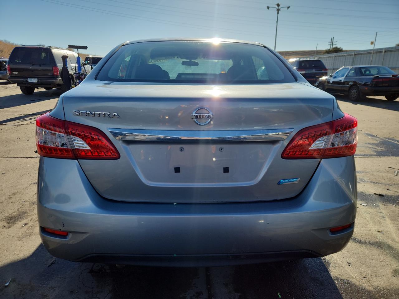 Nissan Sentra S Image 3