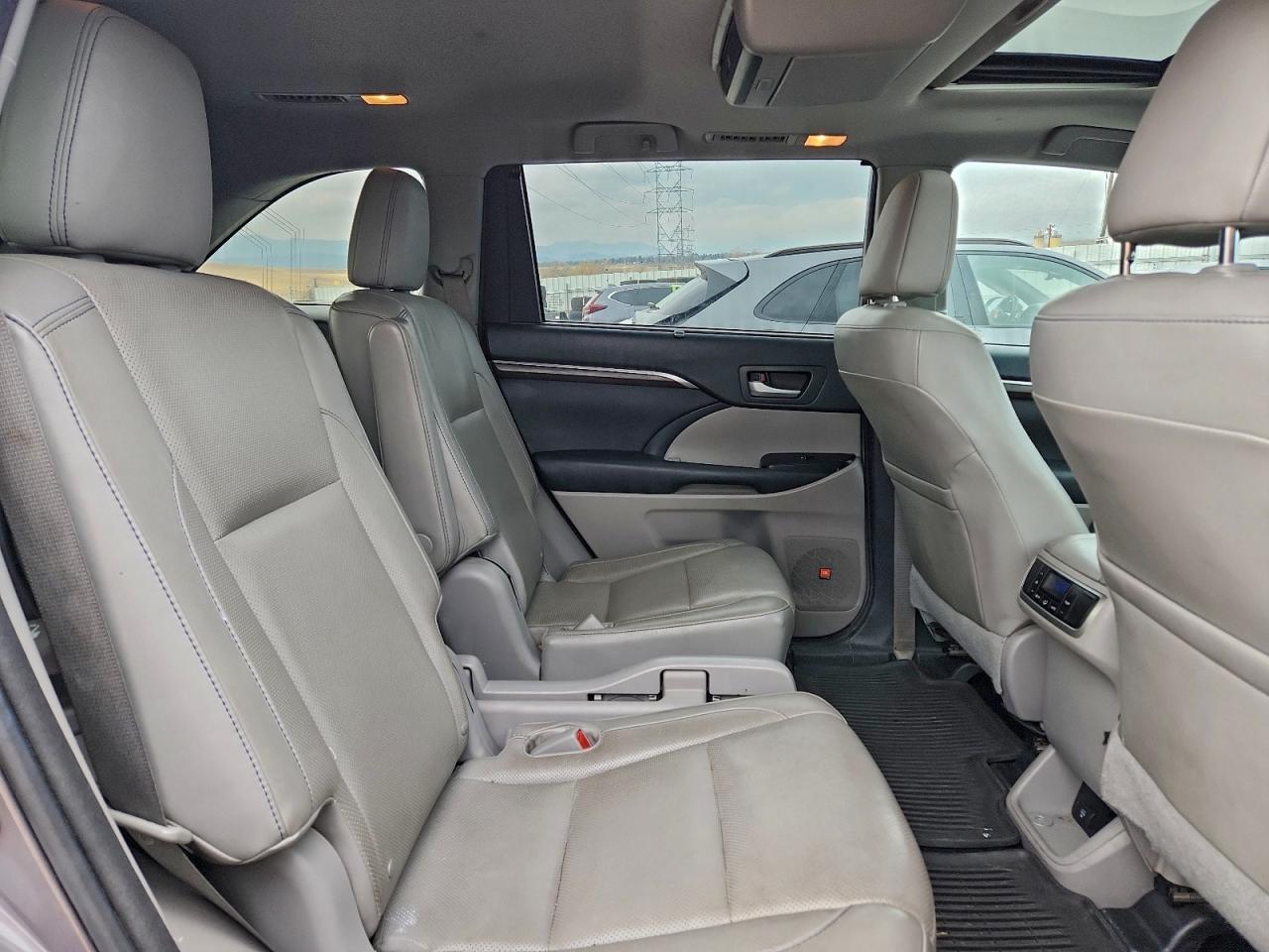Toyota Highlander Limited Image 6