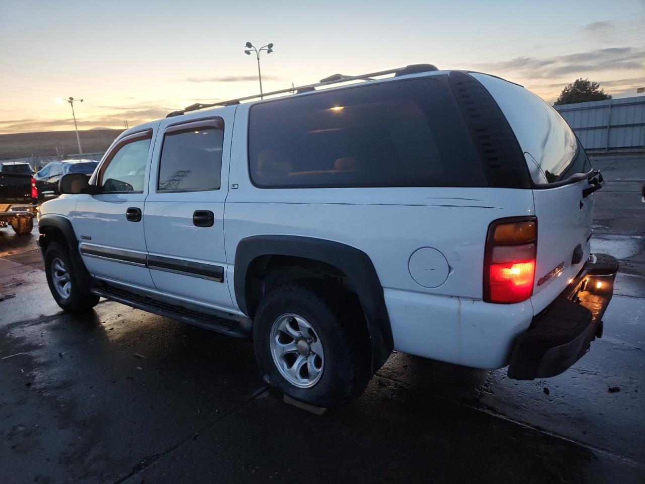 Chevrolet Suburban K1500 Image 3